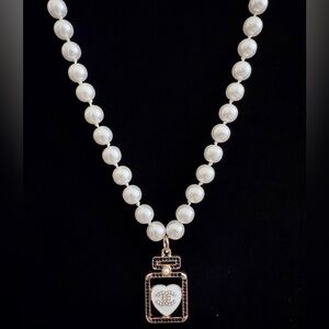 CHANEL PERFUME BOTTLE PENDANT PEARL NECKLACE